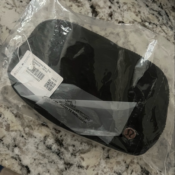 Lululemon Everywhere Belt Bag | 1L | Black | NWT - Picture 6 of 7